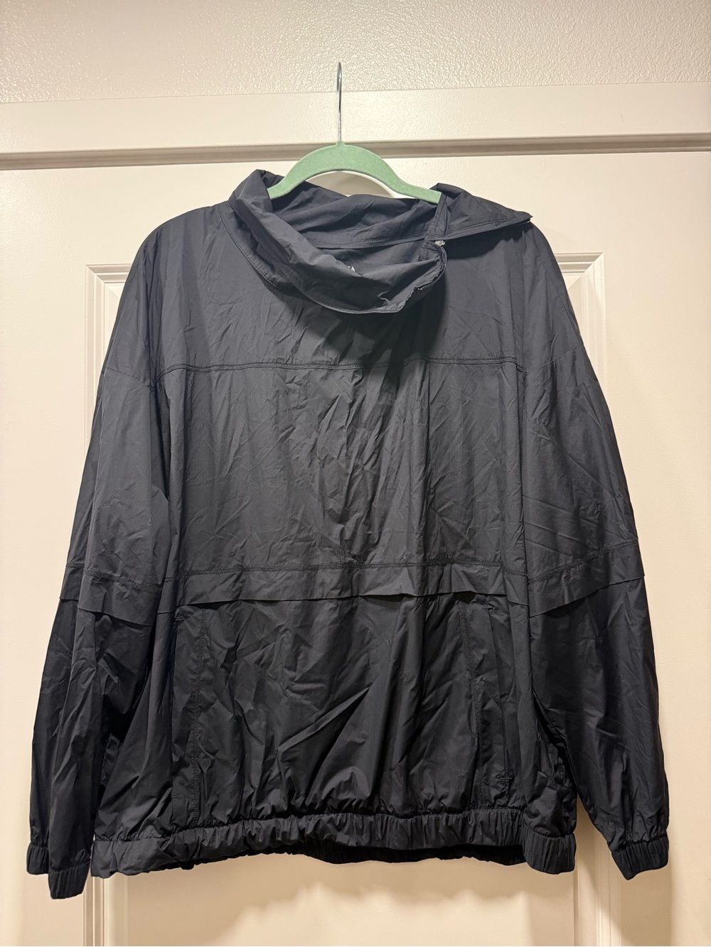 Athleta Black cowl/funnel neckline windbreaker size L